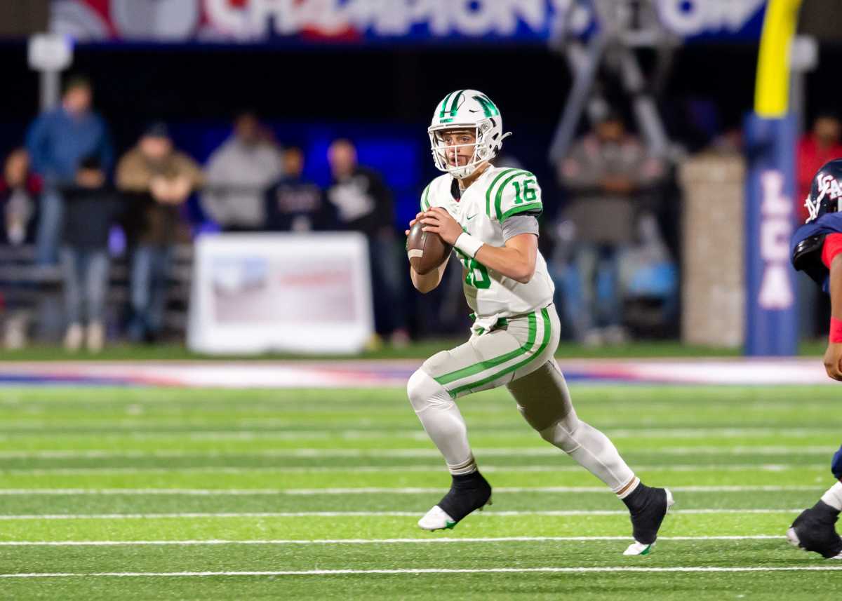 Quarterback Arch Manning 16 runs the ball as Newman takes on Lafayette Christian Academy in the LHSAA Div III semi finals. Wednesday, Nov. 24, 2021. Arch Manning Lca Vs Newman Football 473